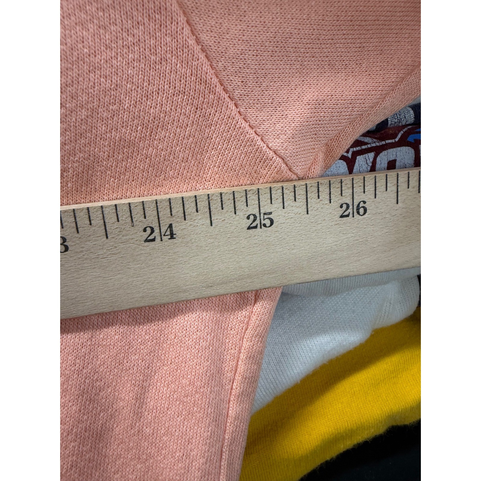 Vintage Queen Bee Raccoon Graphic Sweatshirt Peach Short Sleeve Mens XL 4818