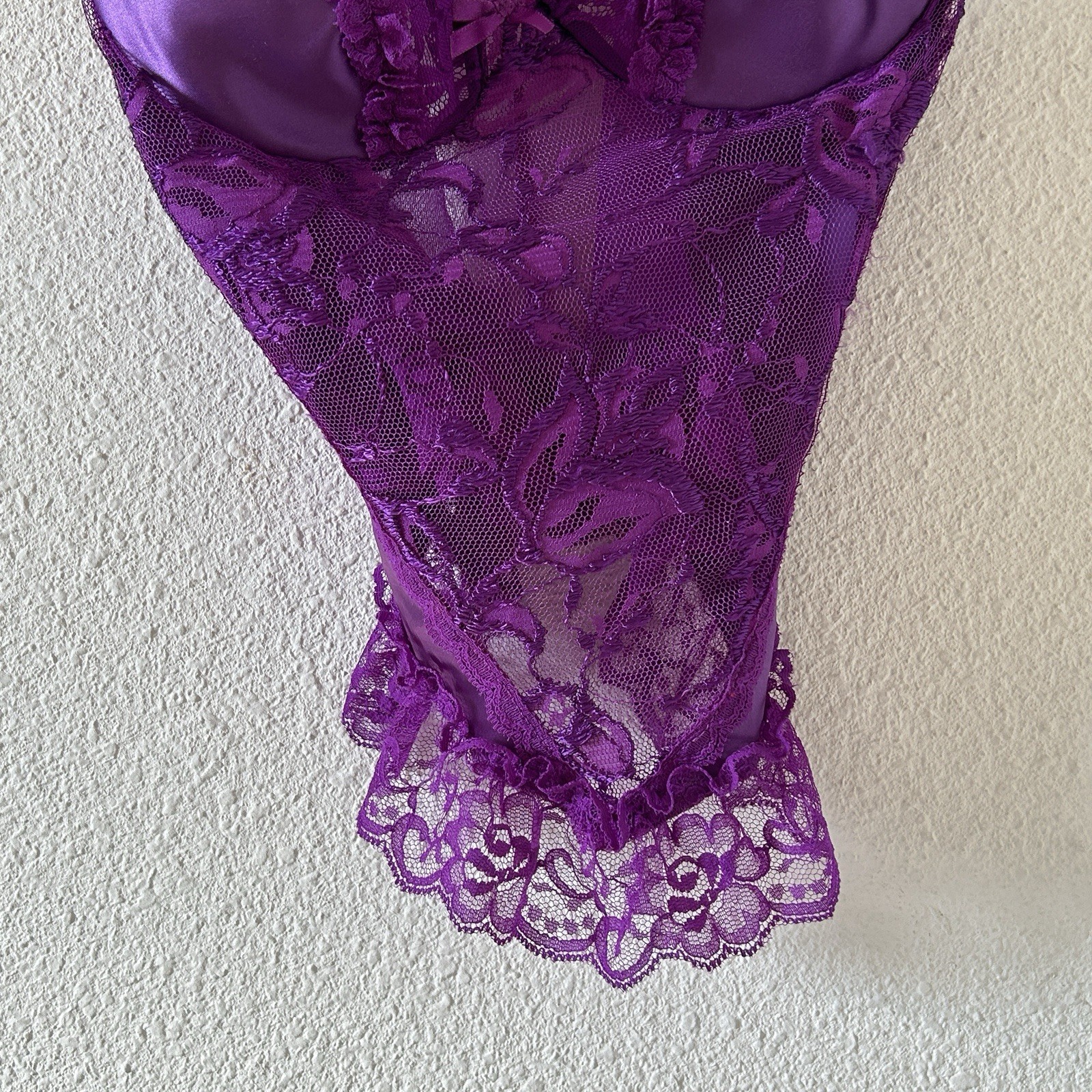 Fredrick’s of Hollywood Lace Coquette Sheer Peplum Cami Top Women’s Medium Sexy