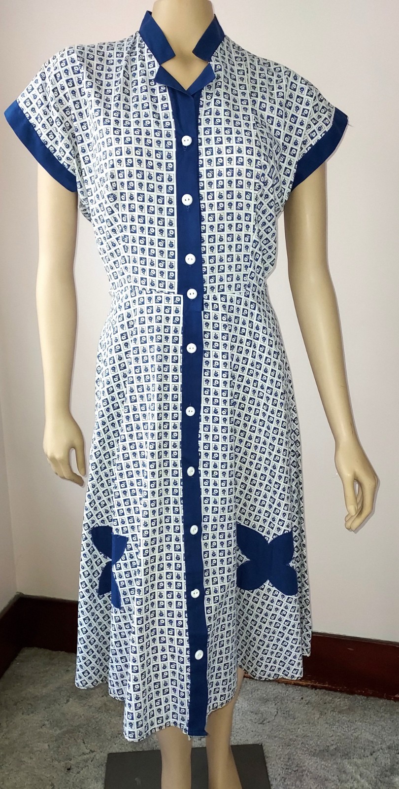 Super Cute Vtg 1940s Blue/White Appliqued Cotton Day Dress with Side Pocket, 32W