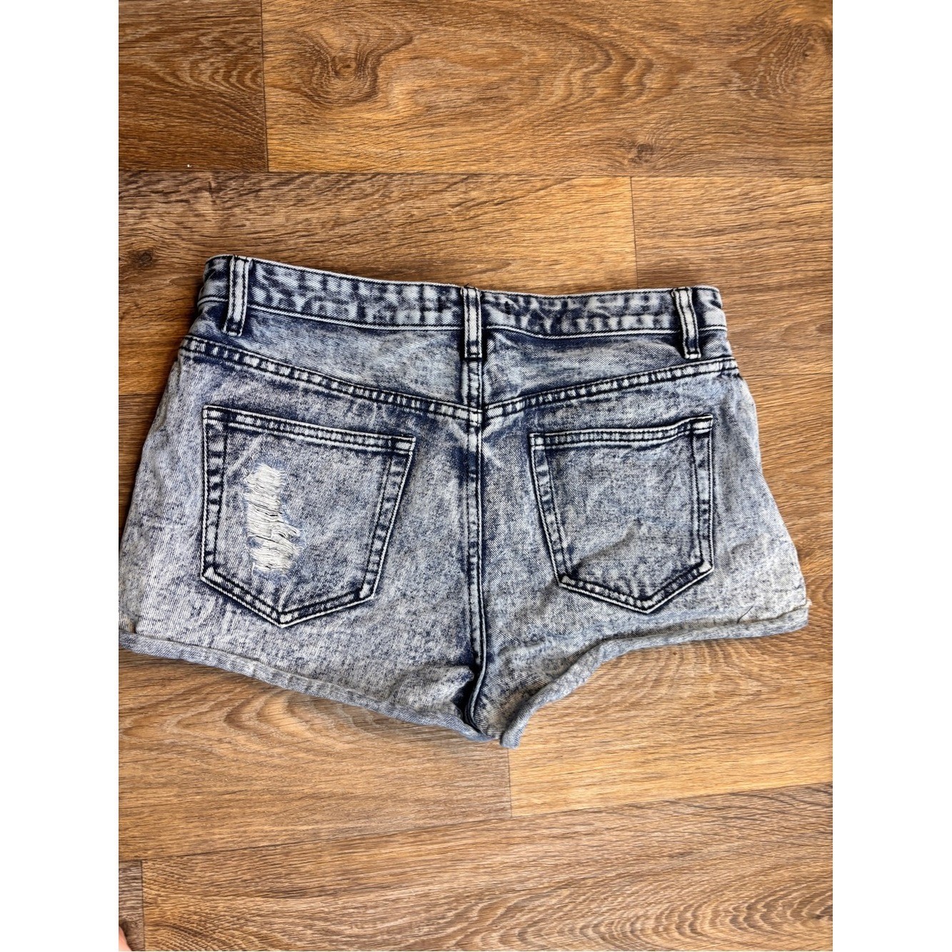 Forever 21 Acid Wash Blue Distressed Denim Shorts Size 30 Boho Tribal Pocket