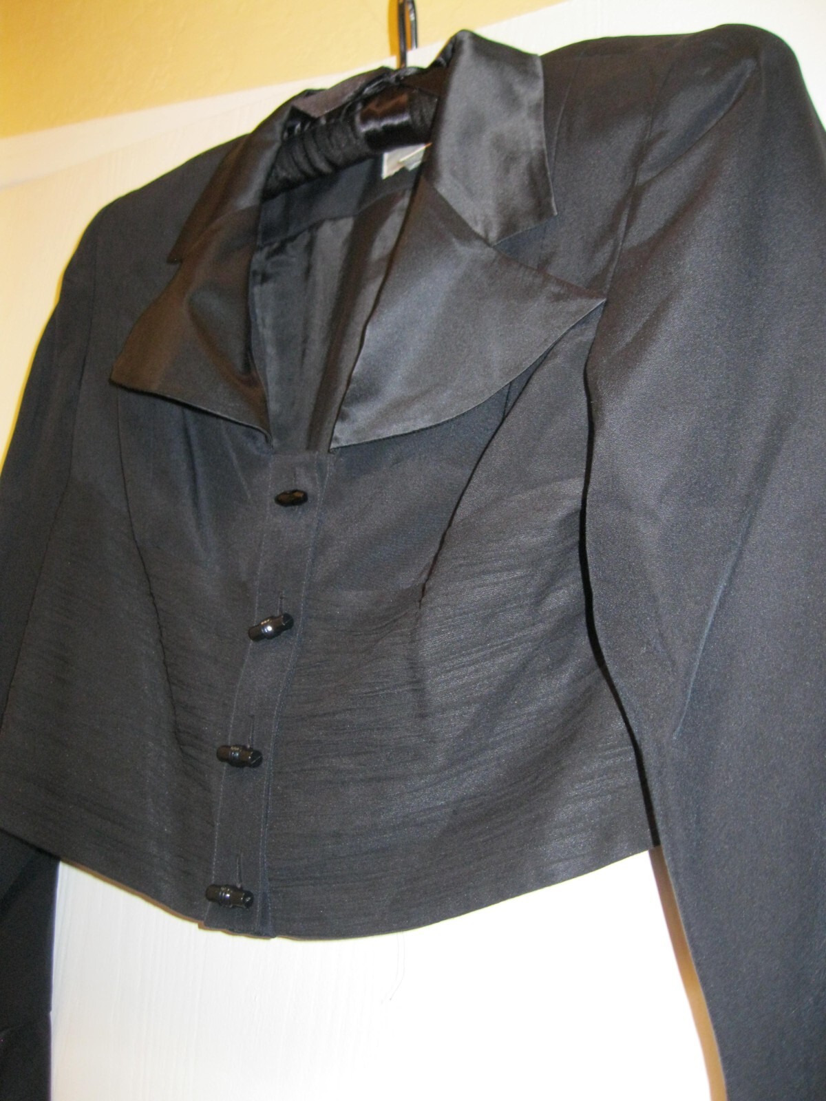 VINTAGE, SHORT BLACK SILK JACKET, SZ . 4 OR 6, L/S W/ SILK COLLAR, DRESSY, LINED
