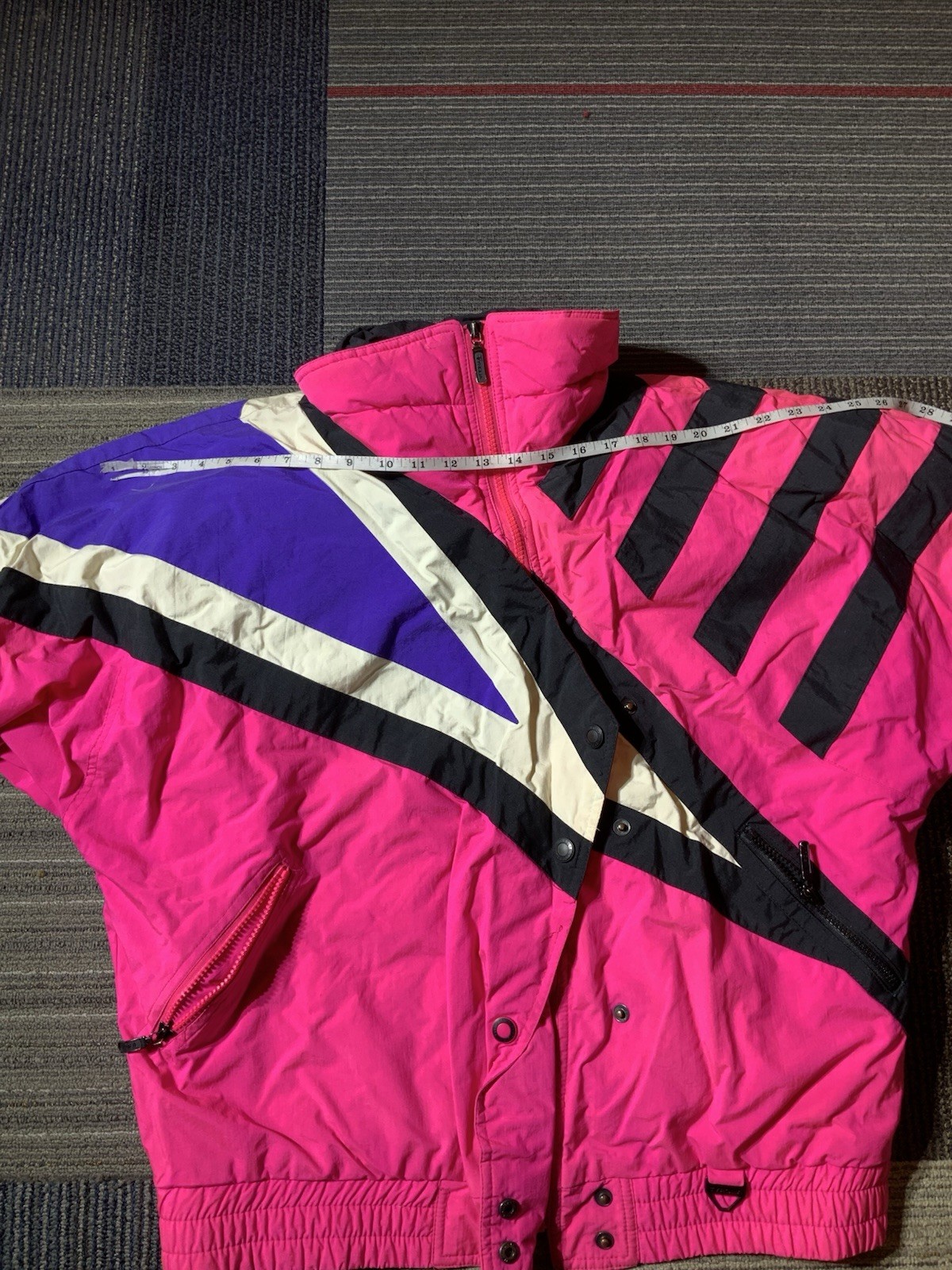 Vintage Womens Tyrolia by Head Size 10 Snow Ski Jacket in Pink