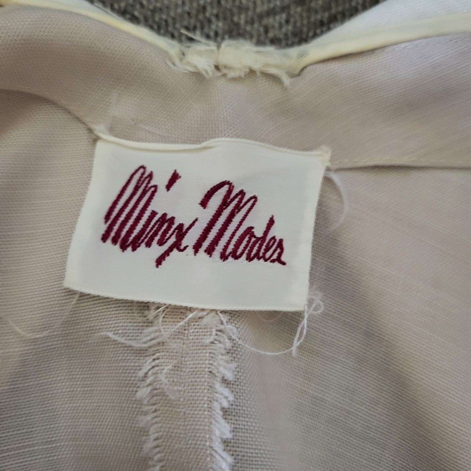 VTG Minx Modes Dress 60’s Beige Point Collar Pin Stripe Silk Scarf Retro