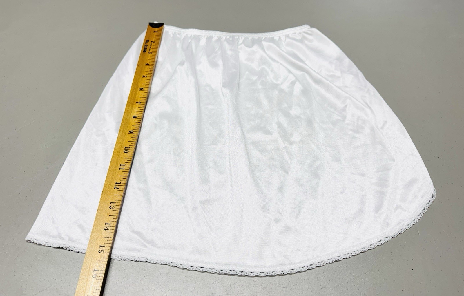 Vtg Vassarette Nylon White Side Slit Mini Lace Trim Sissy Half Slip Sz S EUC