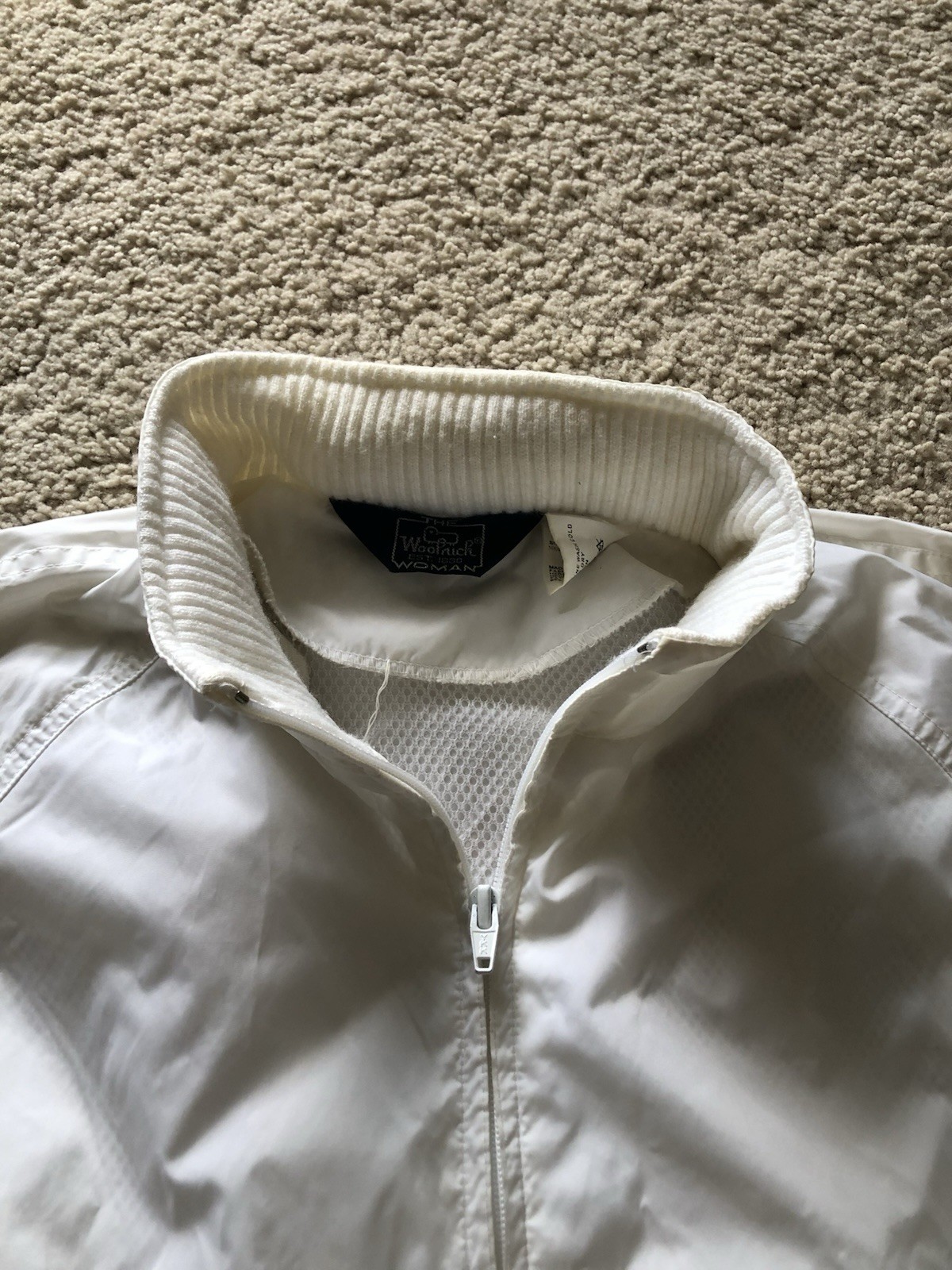 Women’s Vintage White Woolrich Windbreaker Jacket Hidden Hood Pockets 80’s Vibe
