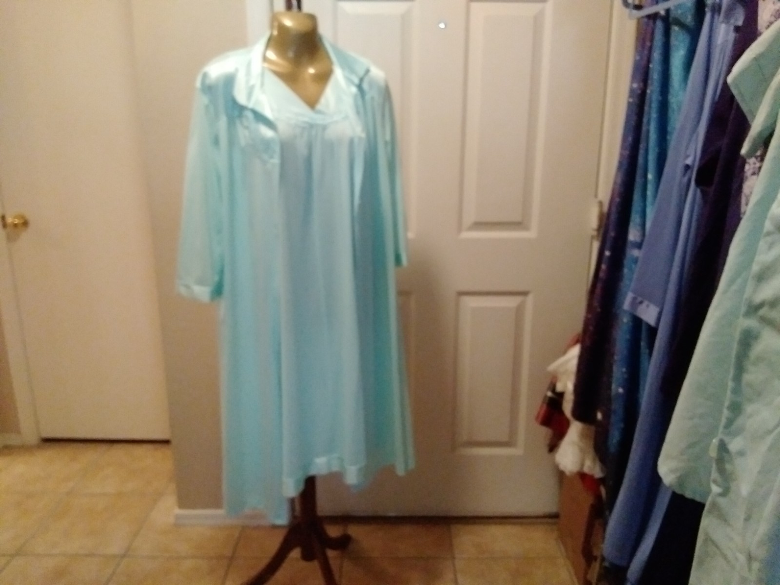 Vintage 80’s Vanity Fair Mint Blue Nylon 2 Piece S Nightgown & M Robe Set