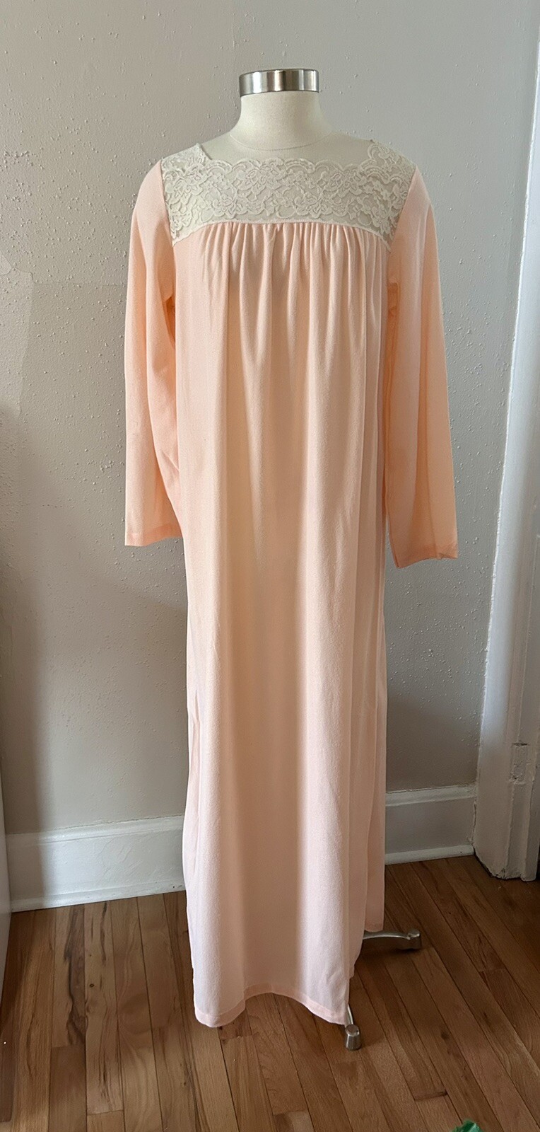 Vintage 70s NIP Damea Women’s Long Nightgown Pajama Large Pink Granny