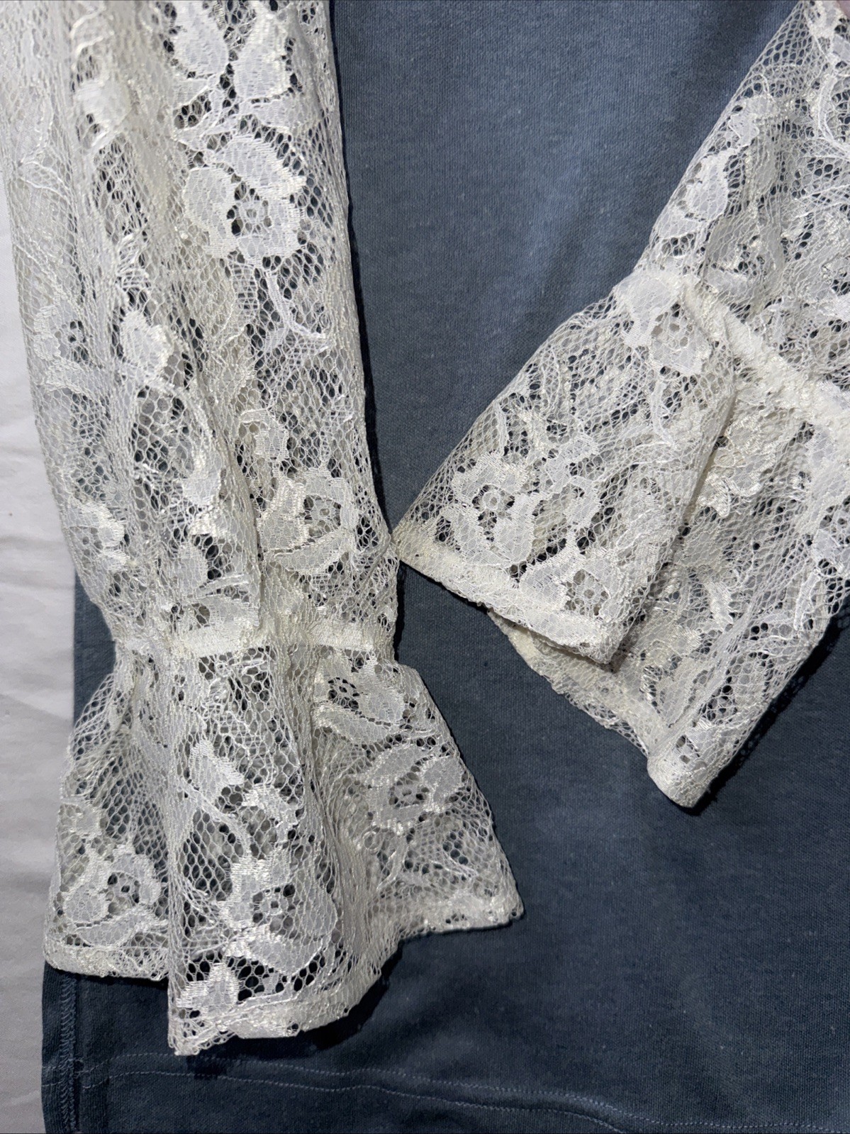 Vtg Lacy Afternoon Womens Sz S Dusty Blue T Shirt w Lace Sleeves & Vee V Good