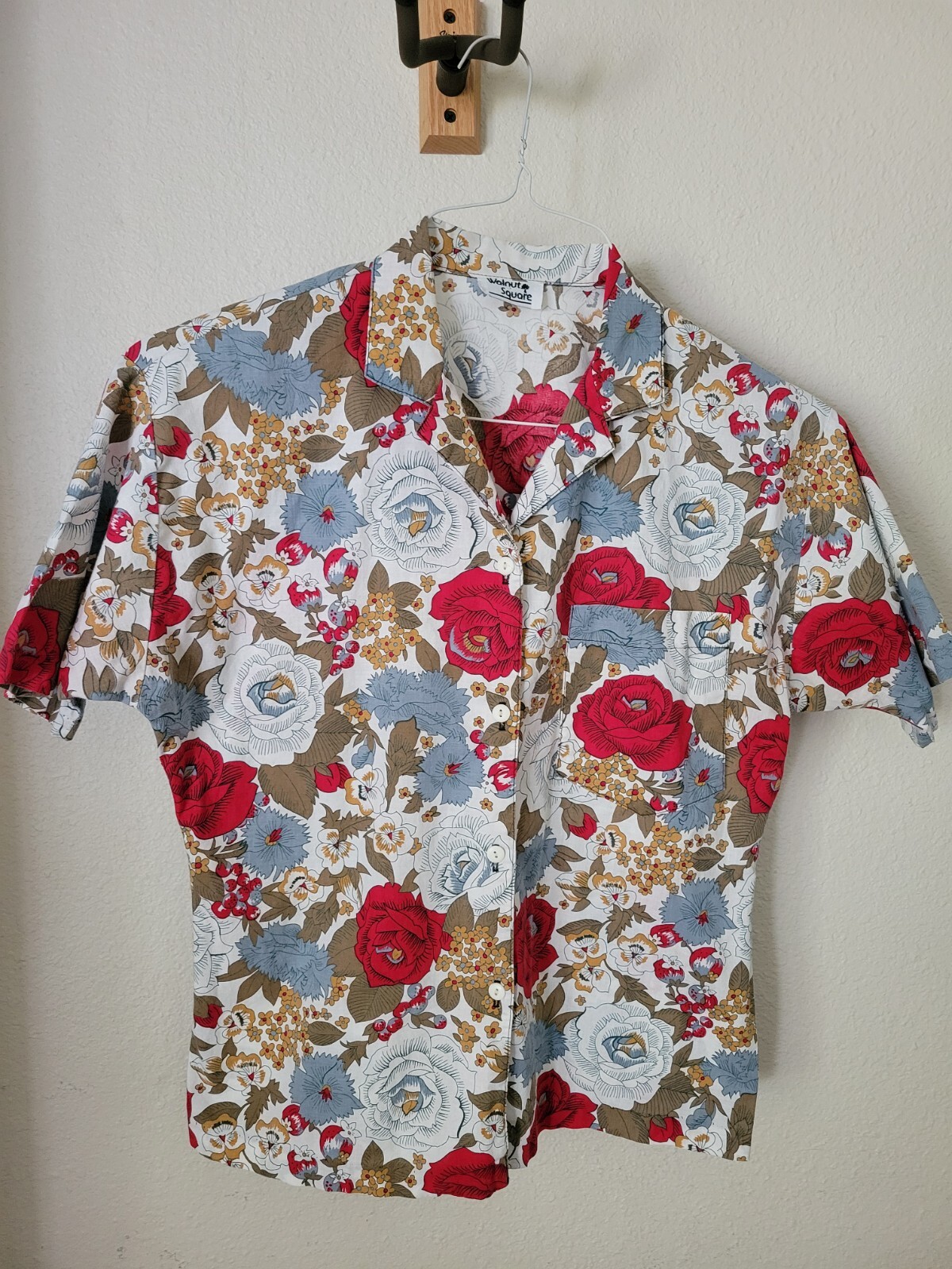 Vintage Hawaiian Floral Button Up Shirt Walnut Square 1980s 1990s