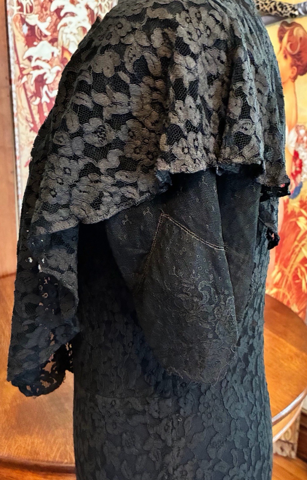 1920’S/30’S Black Art Deco Bias Cut Flutter Capelet Lace Evening Dress Small ￼