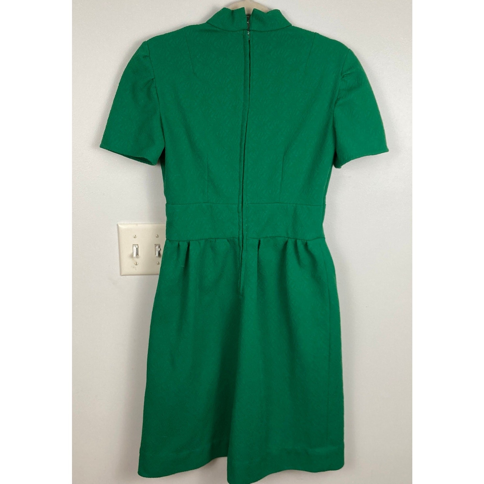 Vintage 60s Women Green Mod Mock Neck Textured Sheath Dress Size S MCM Mad Men