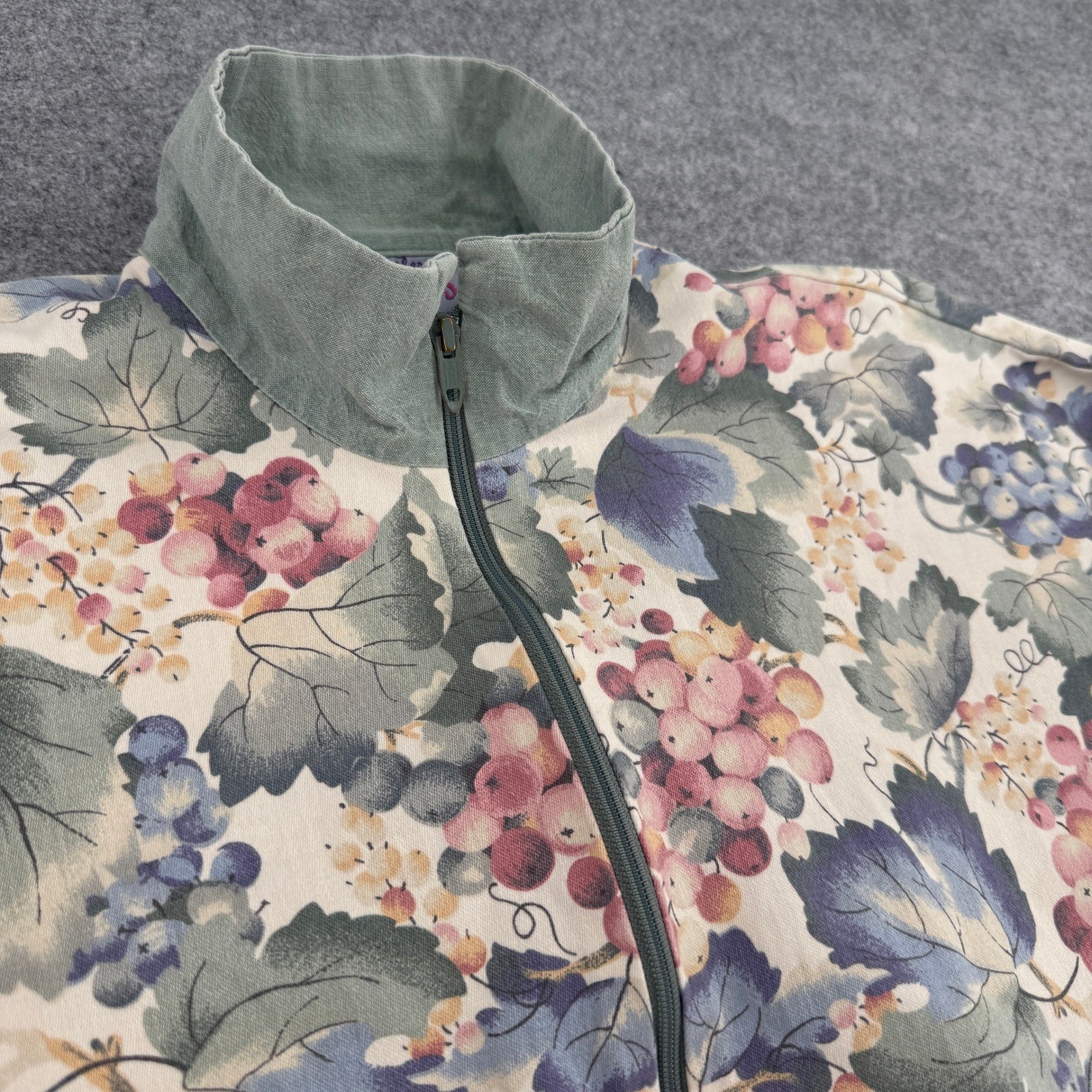 Southern Stitches Vintage Grape Floral Applique Zip Jacket Sage Green Large