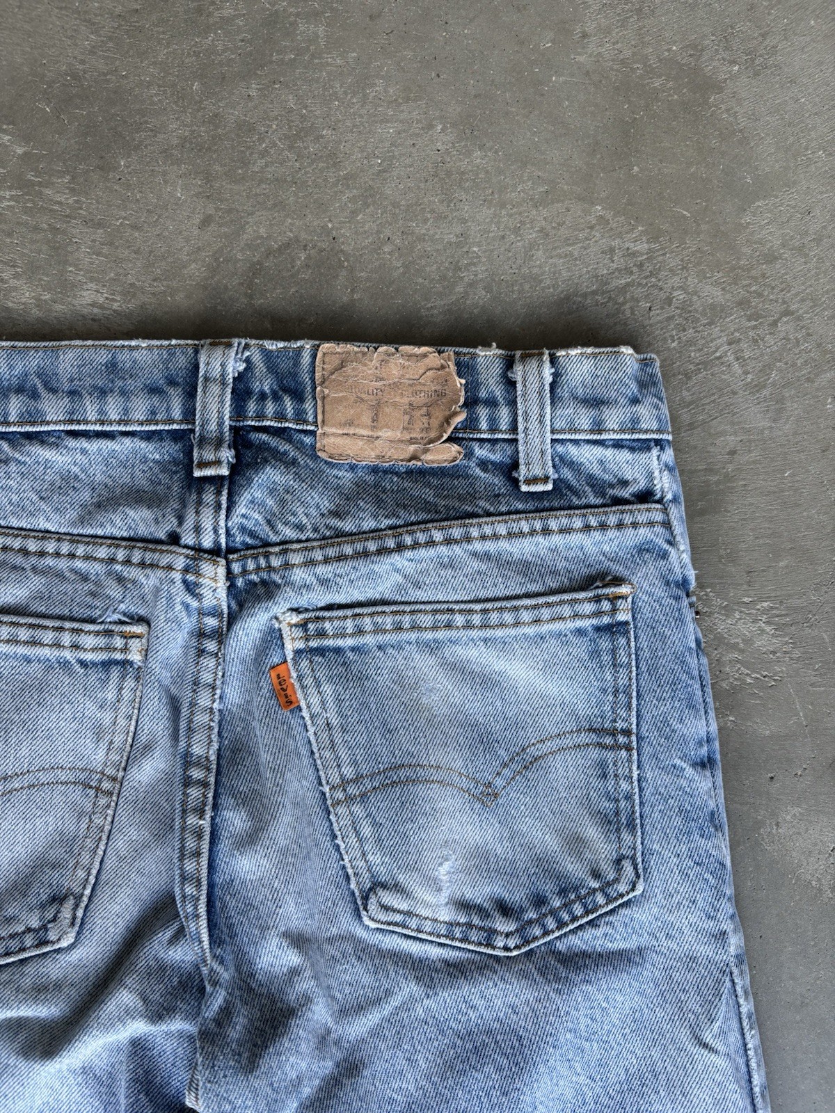 Vintage 1970s Women’s Levi’s 705 Orange Tab Denim Jeans Faded Blue 28×30 USA