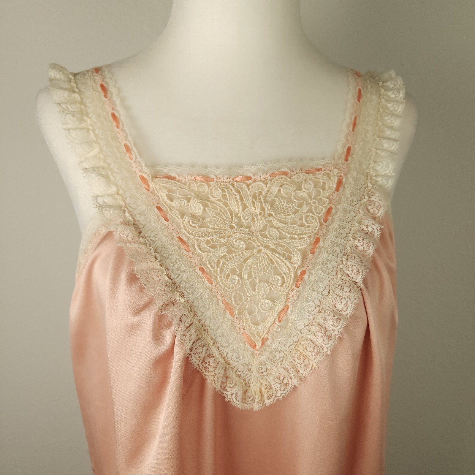 Vintage 70s Bert Yelin Iris Satin Lace Lingerie Nightgown Romantic Peach Maxi ~M