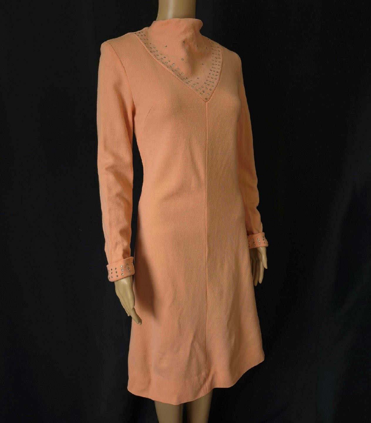 Mid-Century Mod 1960s Vintage SPARKLY PEACH KNIT PARTY SWEATER DRESS – S/M