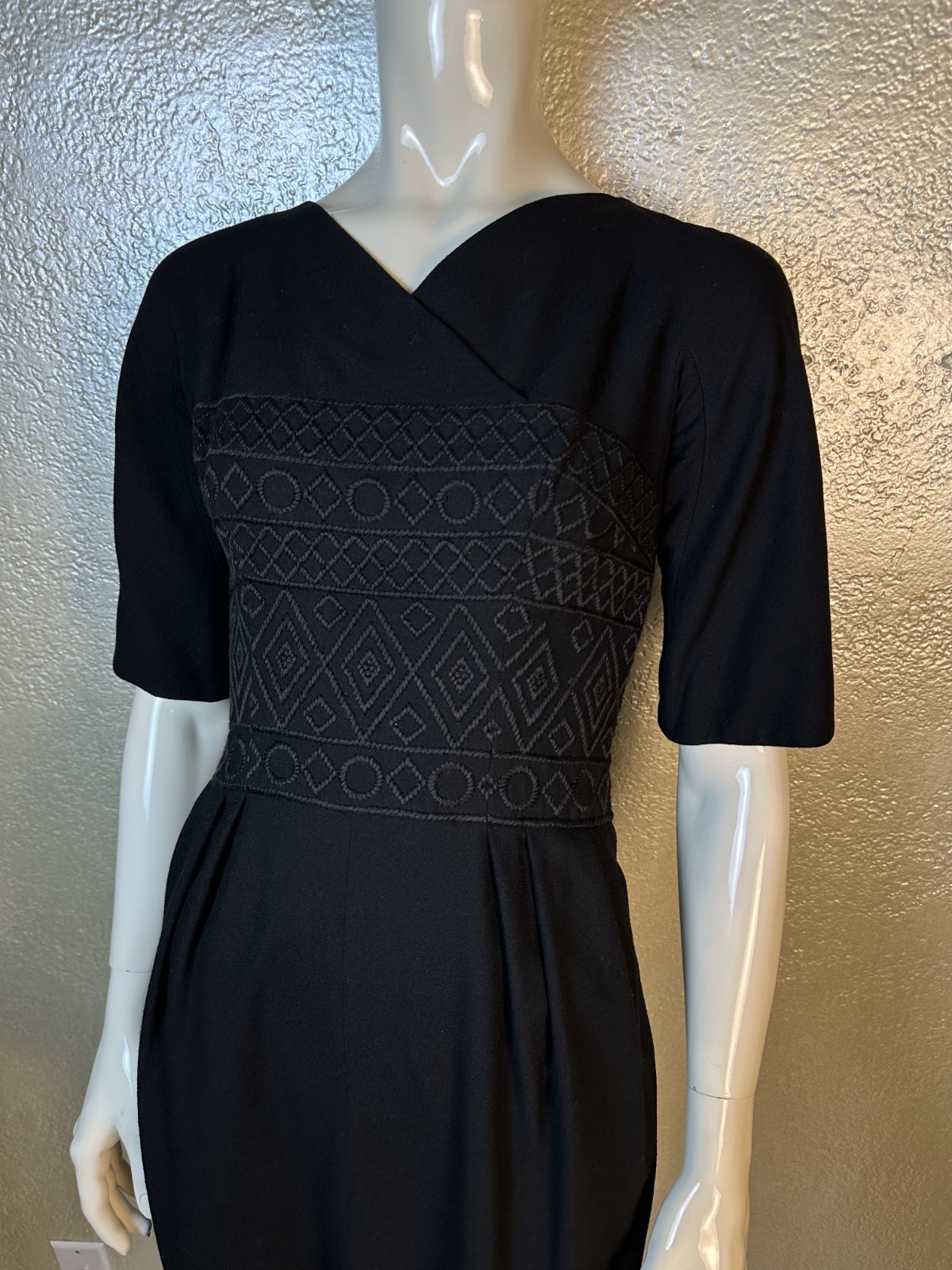 Vintage 1960’s Ladies CARLYE Black Embroidered Wool Short Sleeve Dress SM