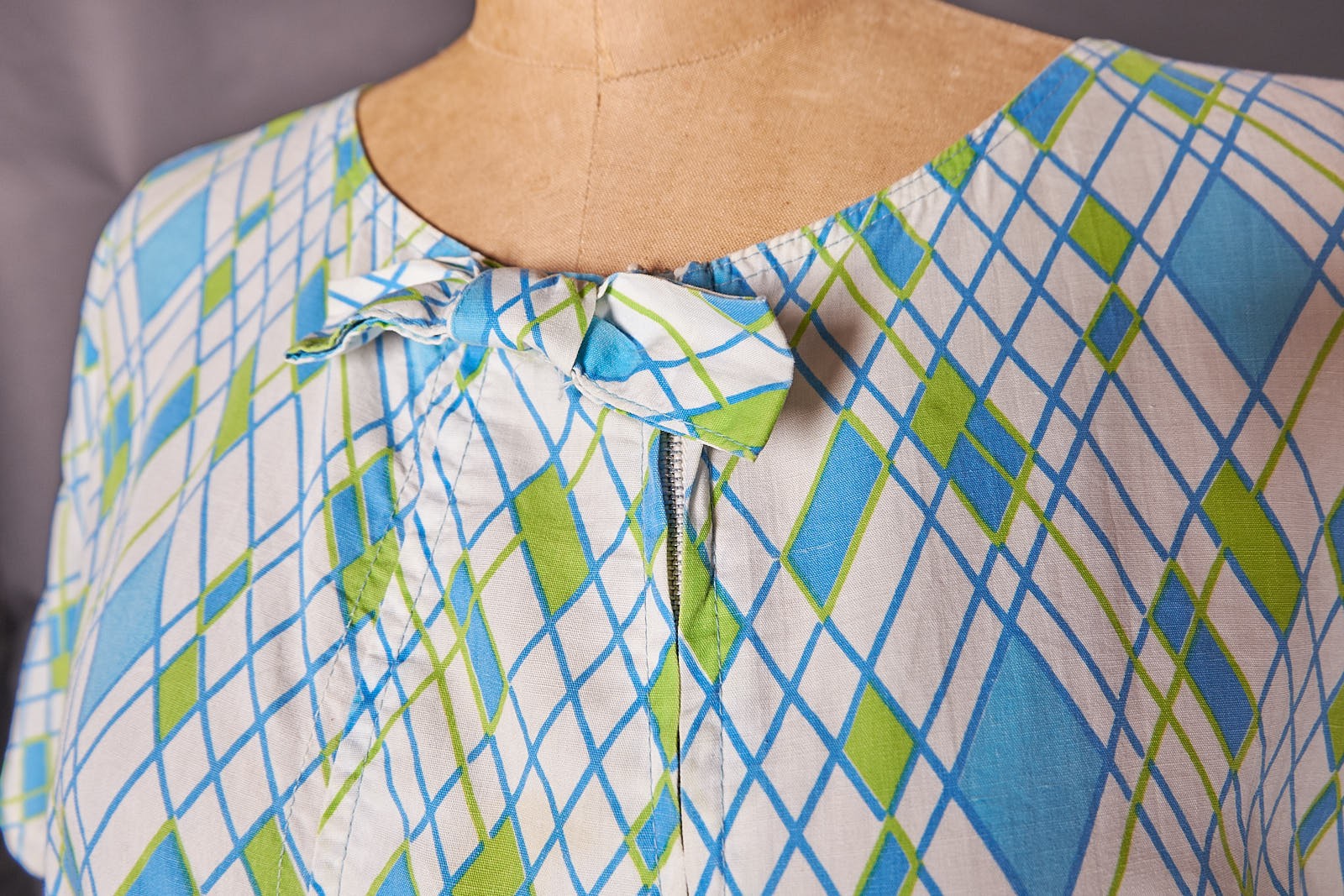 1950s Atomic Pattern House Shift Shirt Dress Green and Blue Vintage Nightdress