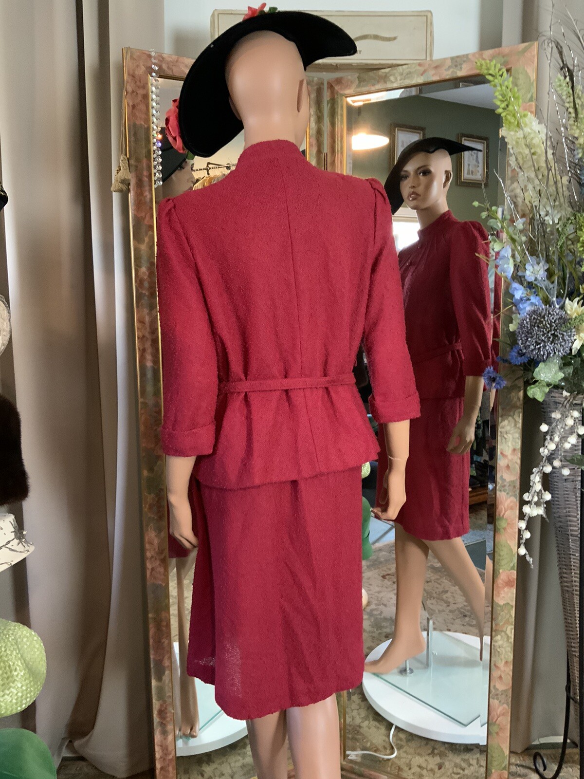 Leslie Pomer Vintage 1960s Red Boucle Belted 2 Piece Skirt & Top Suit Sz 10