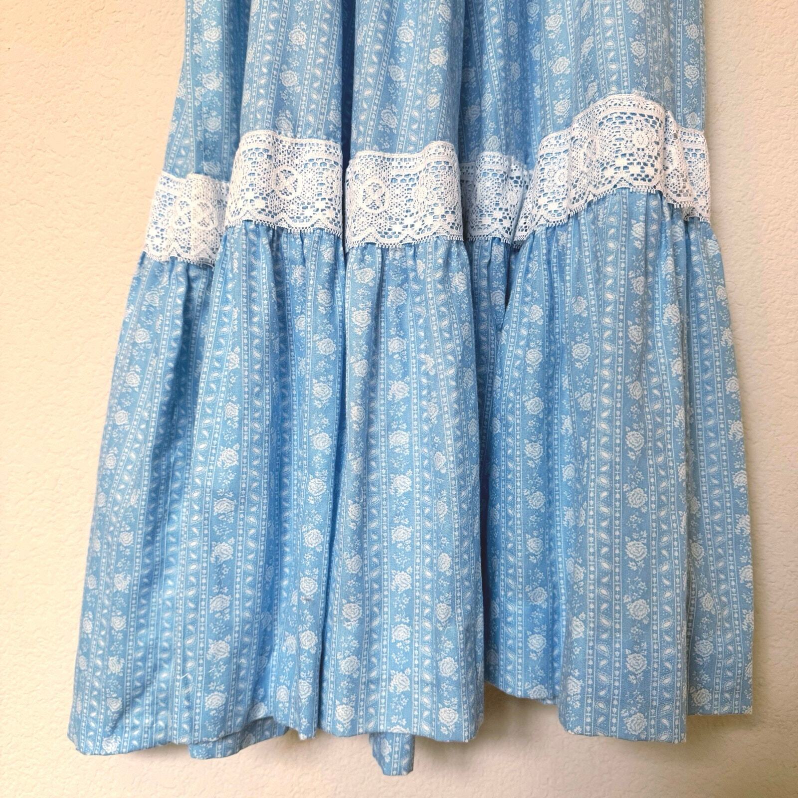 Vintage 70s prairie dress lace trim sky blue white floral leg of mutton sleeve M