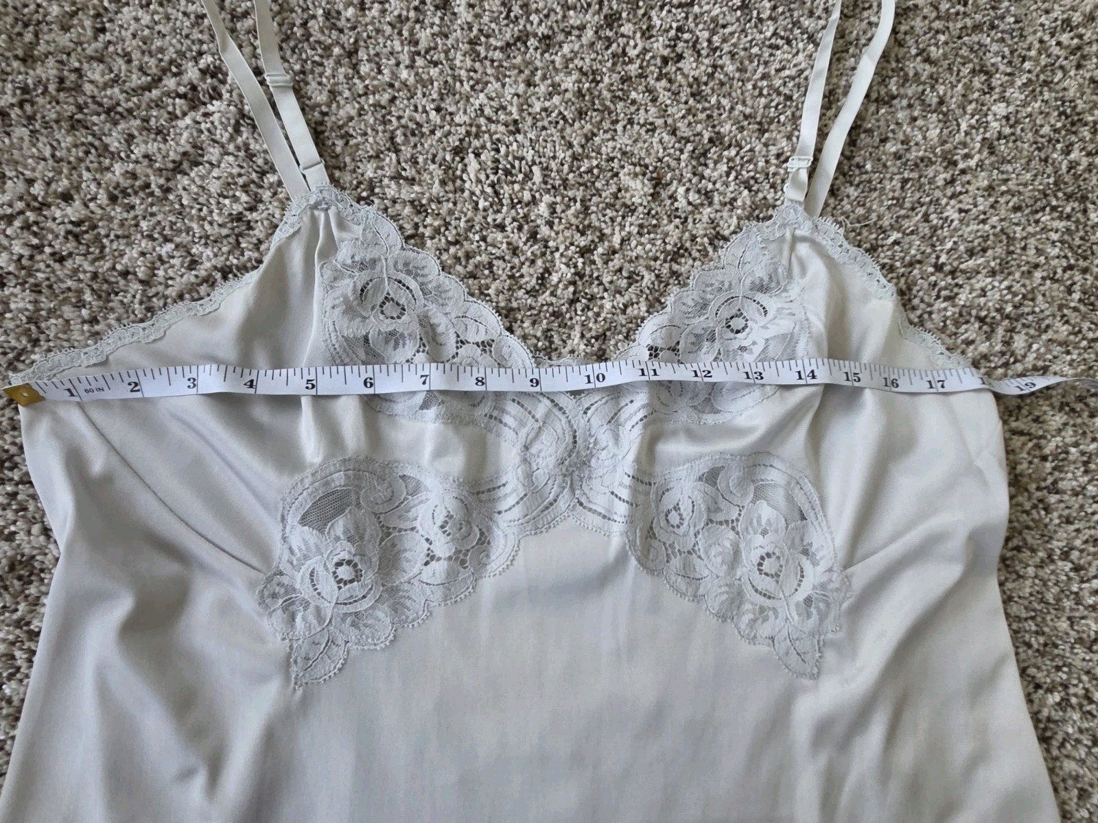 Vintage Vanity Fair Size 40 L Full Slip Dress Light Silver Gray Pink Lace Antron