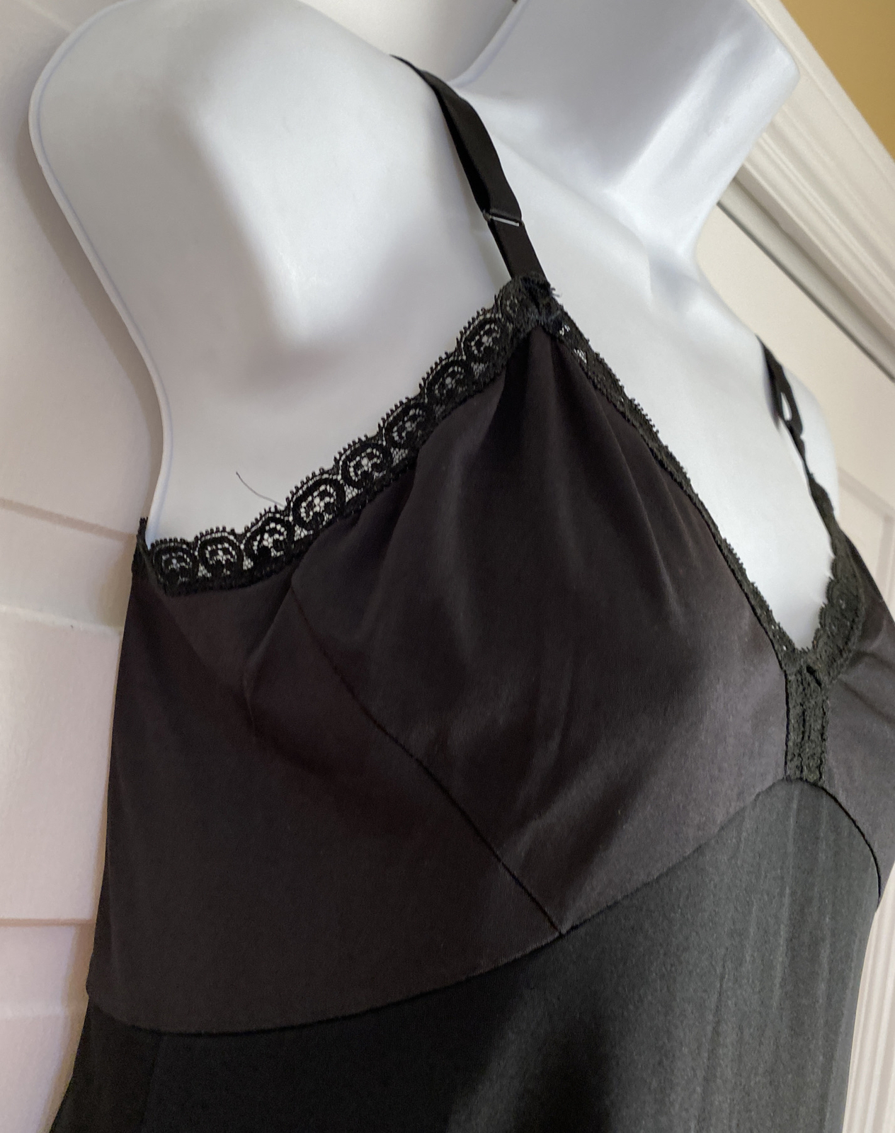 Vintage ShadowLine Women’s Black Full Slip Size 34 Tall – 34T SHIPS FREE