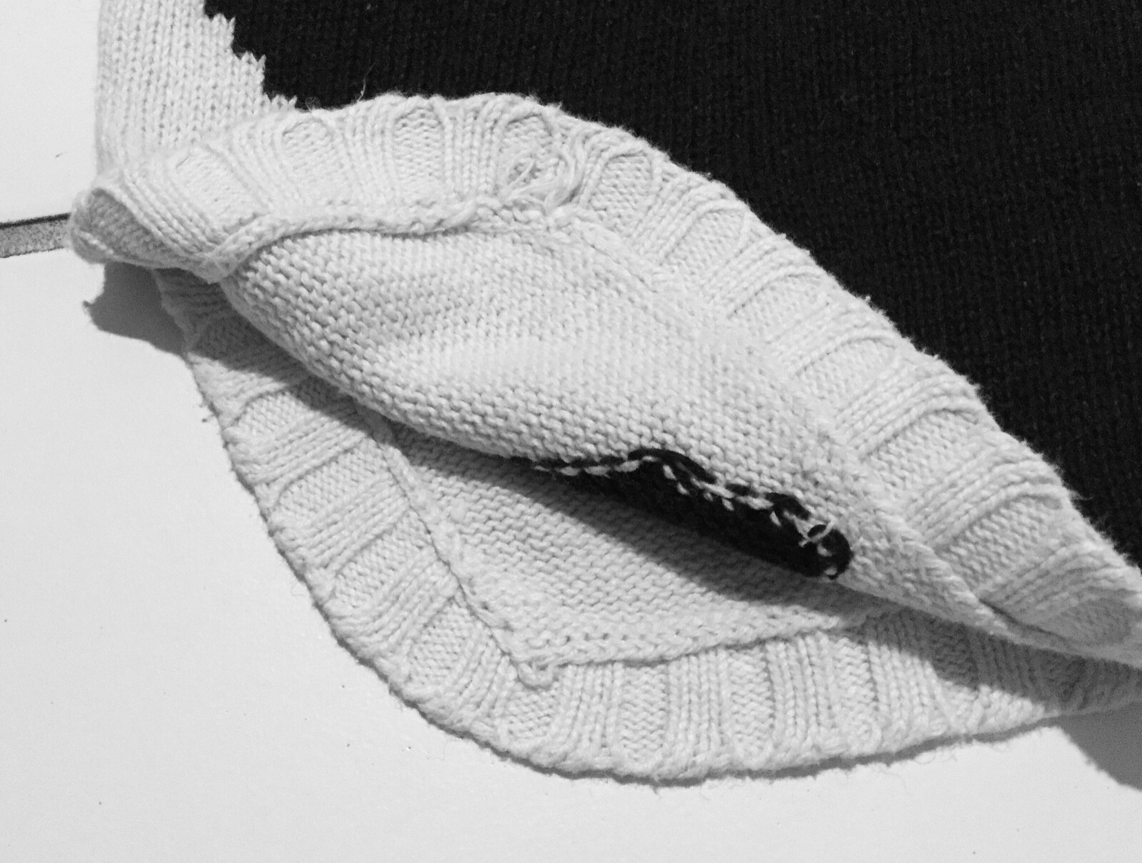 Outlander Women’s Knit Top Size Small White w/ Black Design Ramie/Cotton