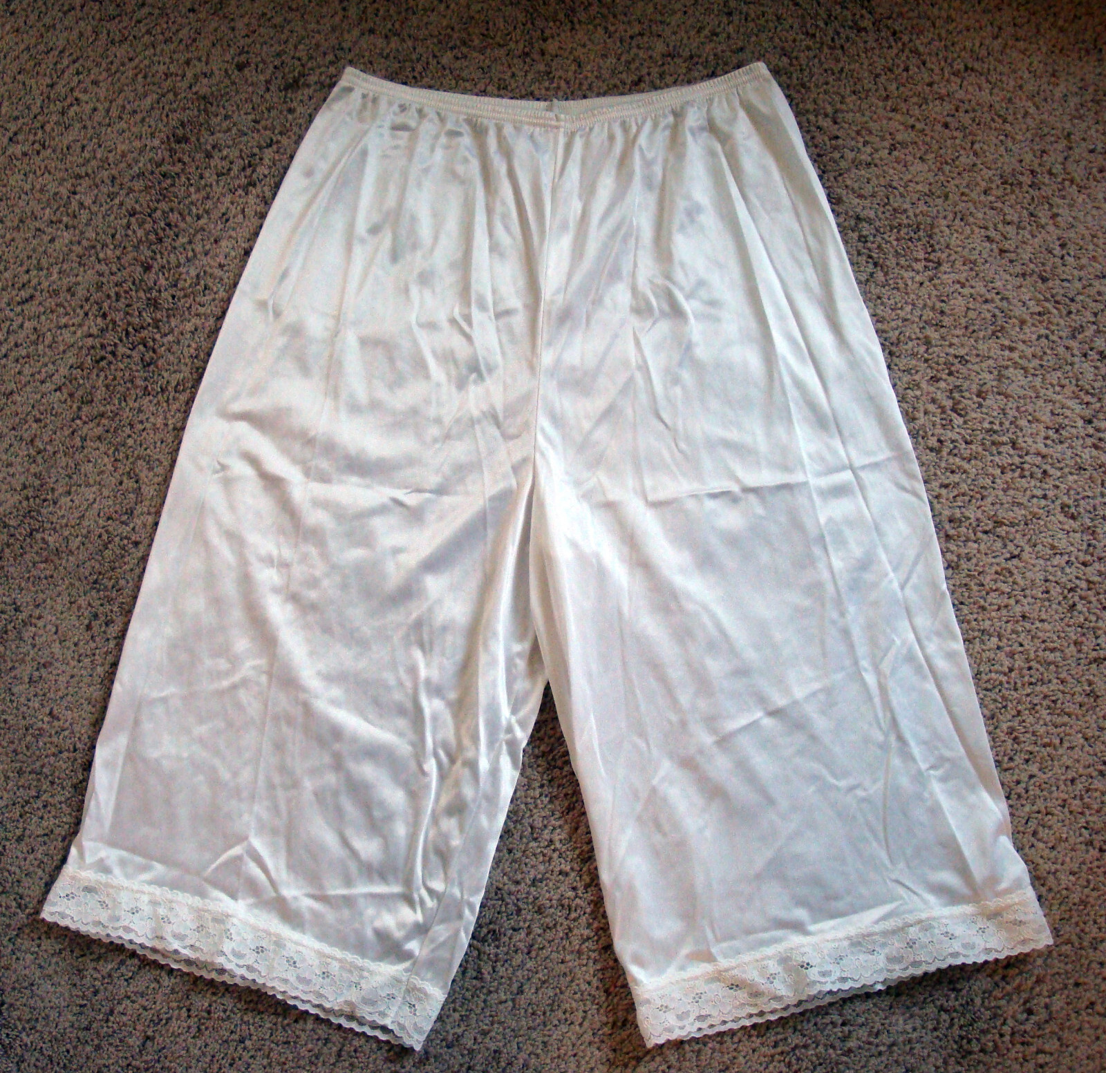 Vintage Vanity Fair M White 26 in. Long Silky Pettipants Leg Slip Panty Bloomer