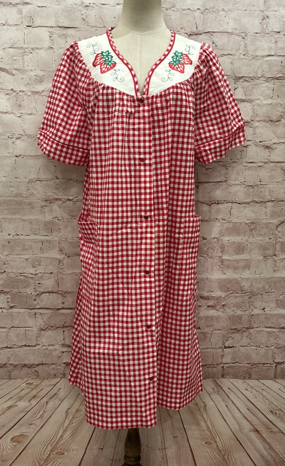 Vintage Simply Basic Duster House Coat Robe Womens Small Strawberries NEW