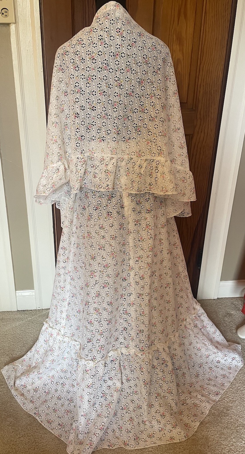 Vintage Fashion Frocks 70’s White Floral Eyelet Lace Long Skirt & Shawl