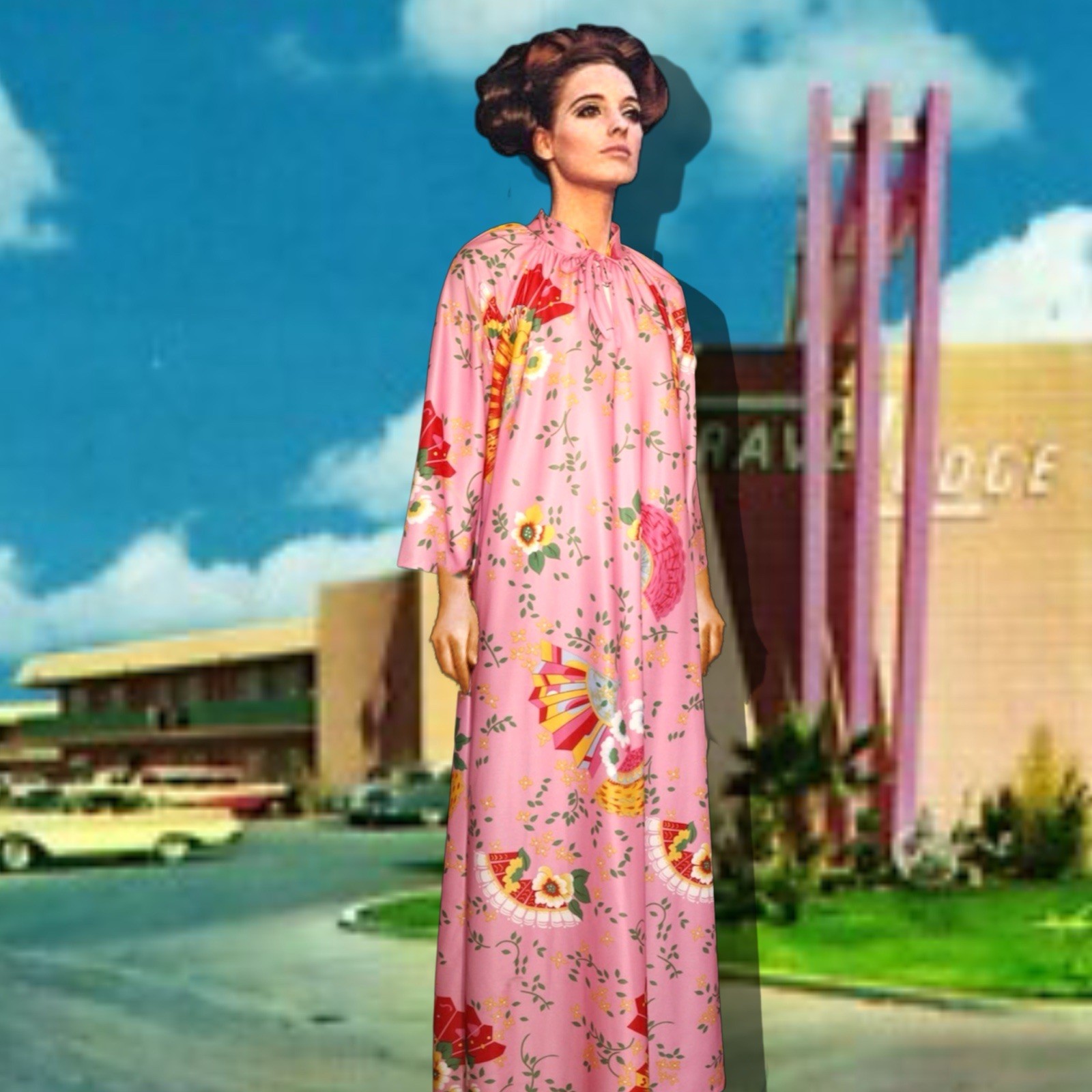 1970s Pink Japanese Fan Floral Housedress Maxi Robe Kaftan Tie Neck Vintage