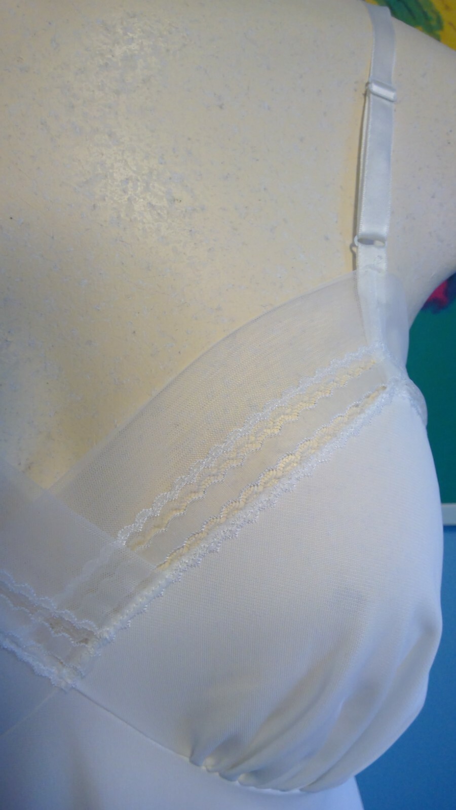 Beautiful Vintage 50’s Cream Luxite By Holeproof Slip Size 32