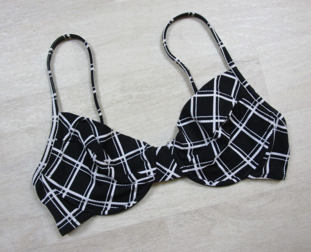Vintage 90s Underwire Swimsuit Top (10) Low Cut Lightly Lined Textured