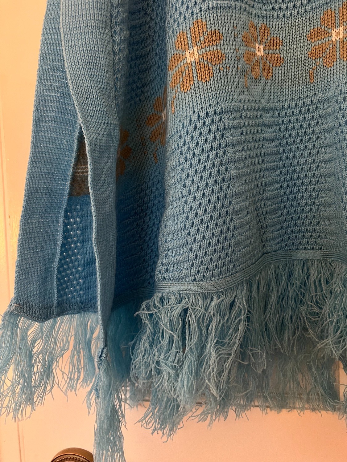 Vintage Light Blue 70s knit daisy poncho with decorative buttons XL-1XL