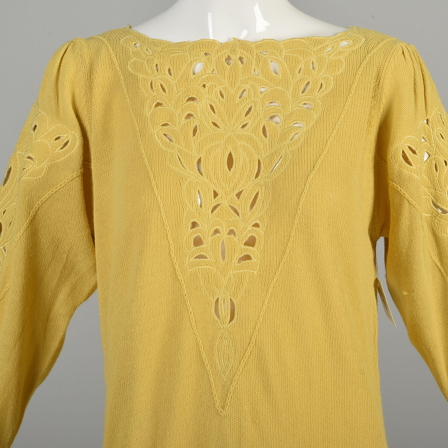 XL-XXL 1970s Yellow Sweater Cutout Embroidered Soft Lightweight Long Sleeve Midi