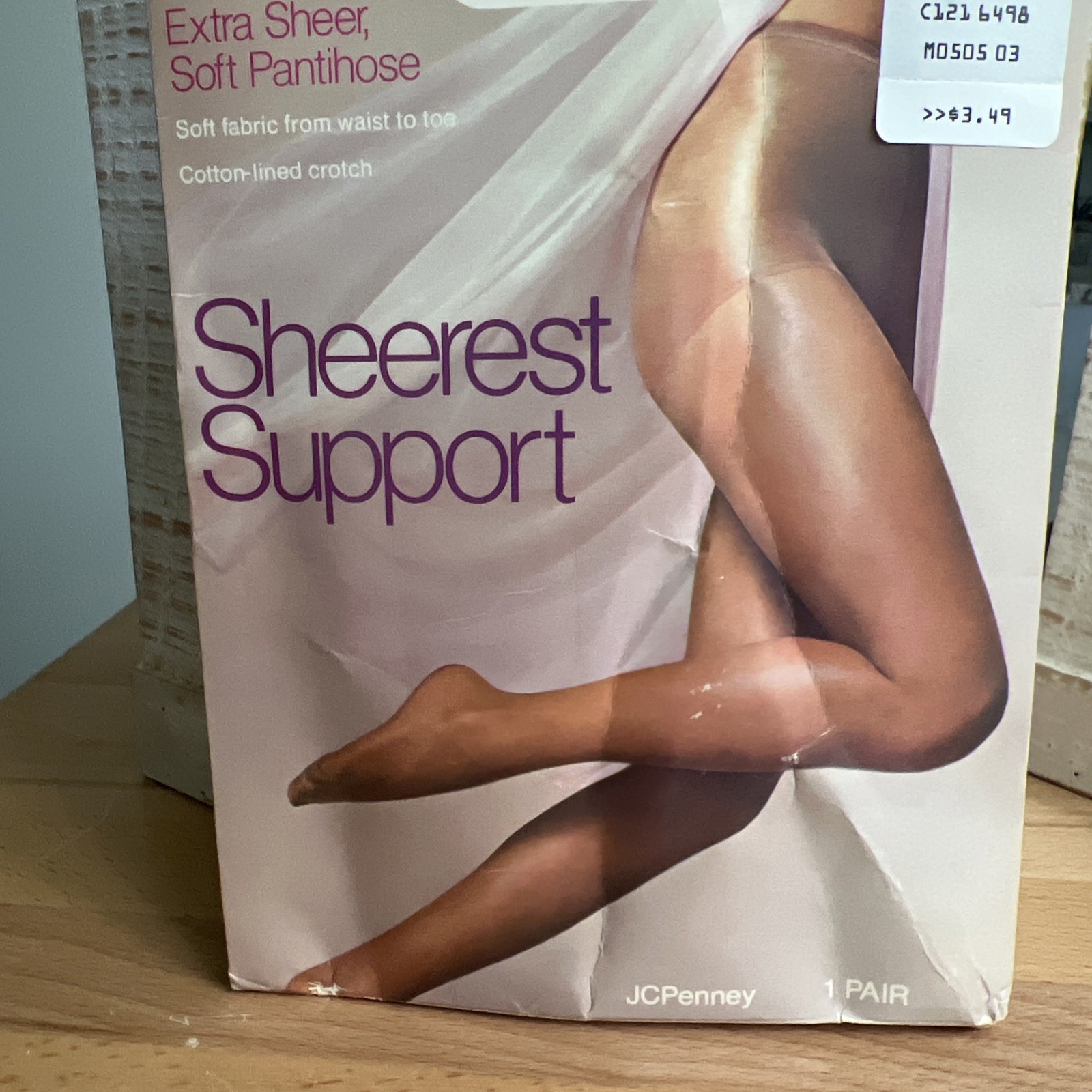 (#902). JC PENNEY Sheerest Support Pantyhose Queen Short „Little Beige”