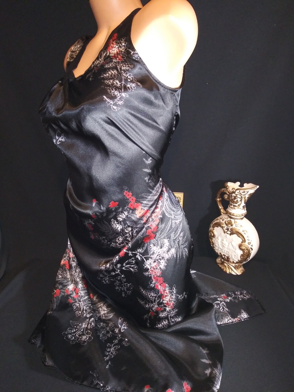Vtg Satin Pleat Shiny Satin Soft Shiny Leaf NIGHTIE Nightgown Negligee Gown