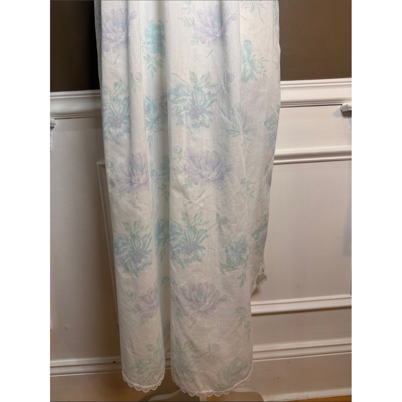 Vintage Cachet Floral Lace Nightgown White Blue Purple Midi M/L