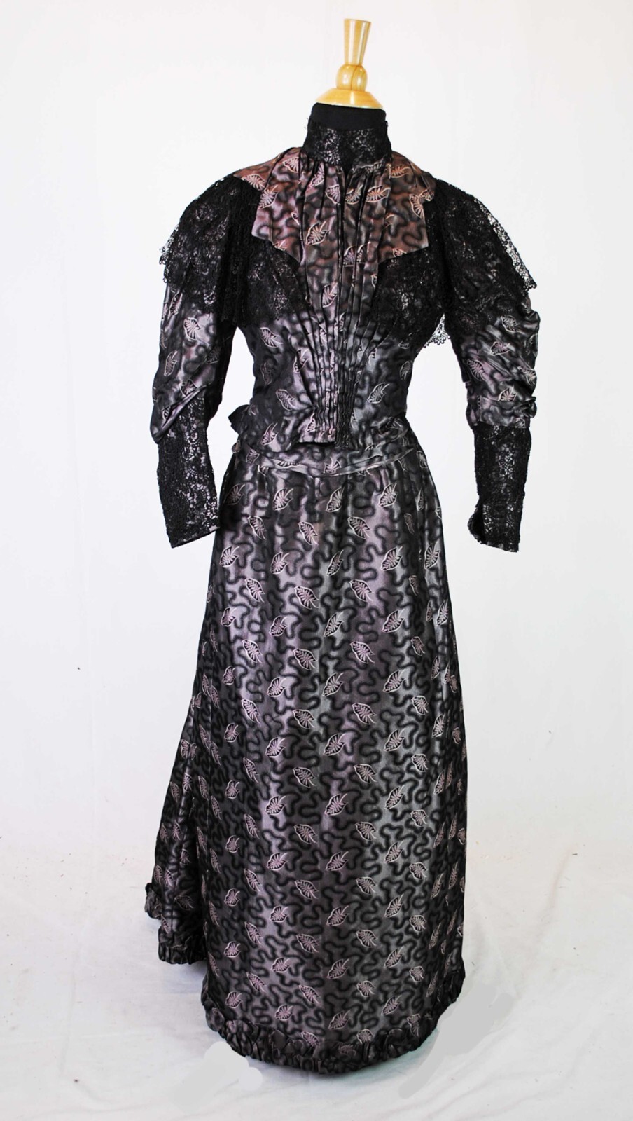 VICTORIAN 2 PIECE MAUVE SILK BROCADE VISITING DRESS 1893, MUSEUM DEACCESSION