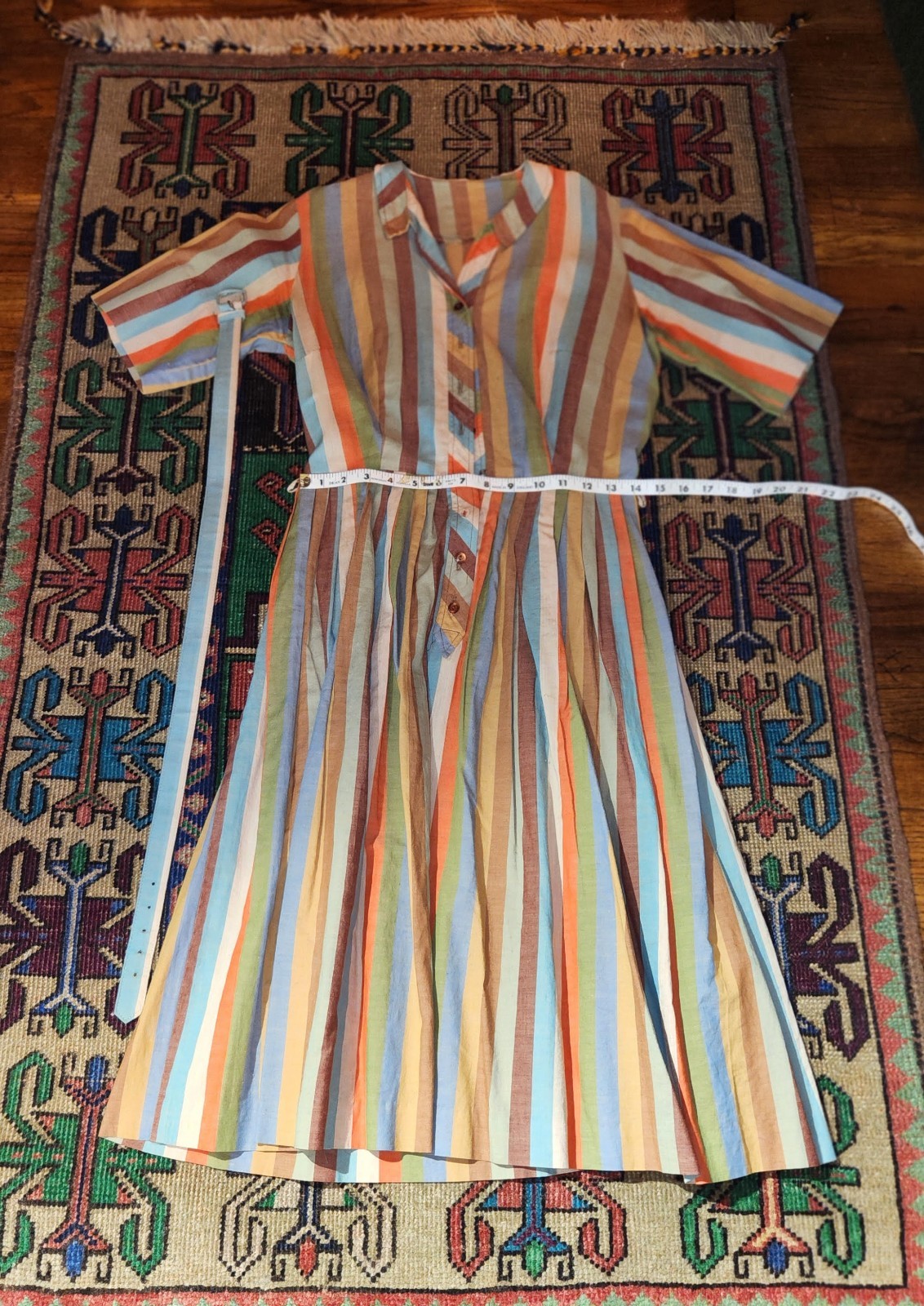 VINTAGE 1950S HOUSEWIFE STRIPED DAY DRESS BELT MULTICOLOR SEXY ANTIQUE TRADITION