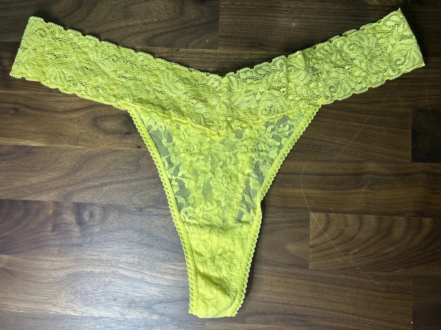 Vtg FASHION BUG SECOND SKIN Yellow Nylon Thong panties Sz 8 Sheer
