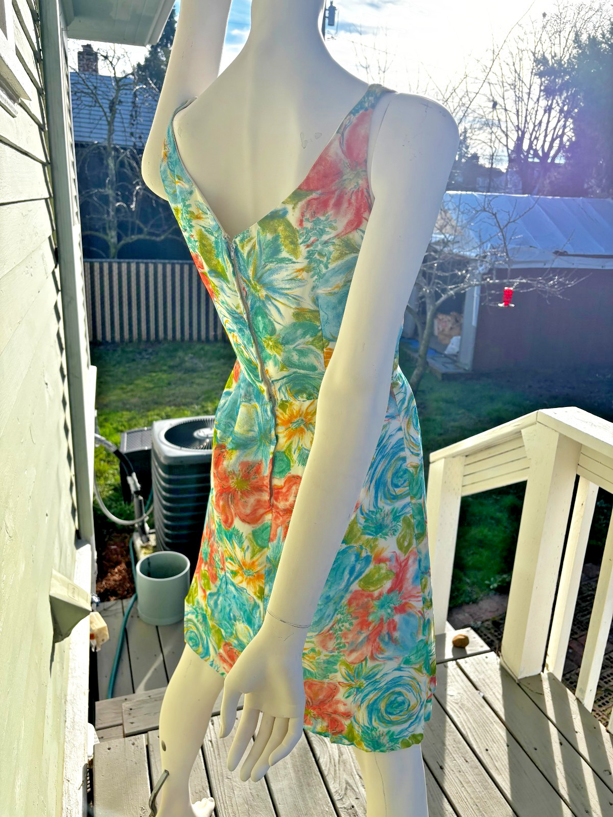 1950/60’s Sleeveless Boat Neck Floral Sun Dress Zip Up Back Big Bright Flowers