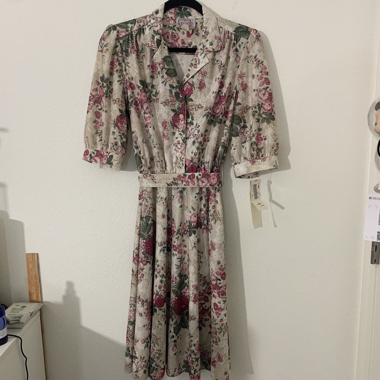 Vtg California Looks Women’s Dress 8P Beige Floral Collared Cinch Waist Belt USA