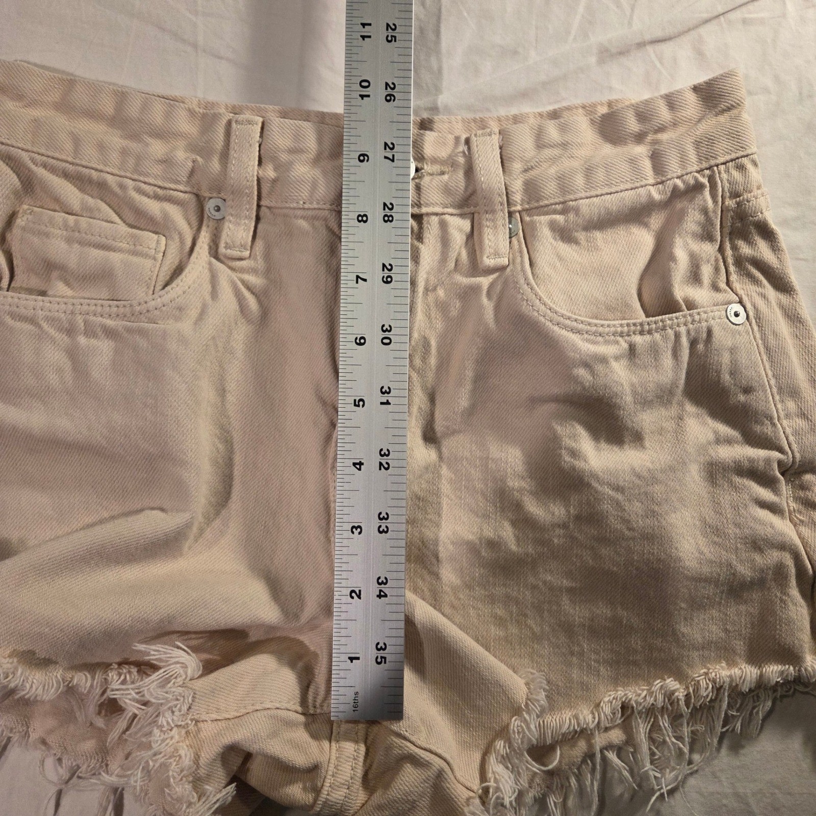 Blank NYC The Barrow Vintage High Rise Short Raw Hem, Women’s Size 25, Light Tan