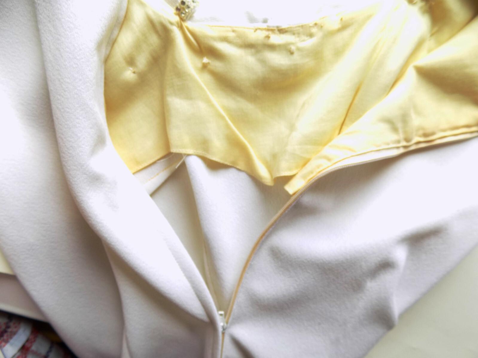 Vintage 60s White Polyester Double Knit Cocktail Dress Bow Rhinestone Trim B36