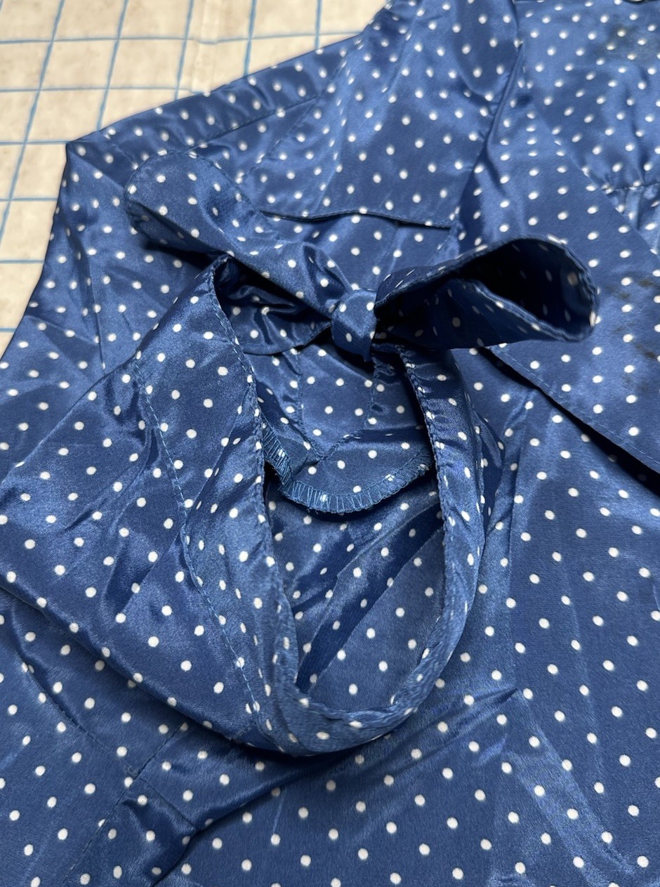 Vintage Lady Manhattan 70s Polka Dot White Blue Button Up Collared Blouse Pin Up