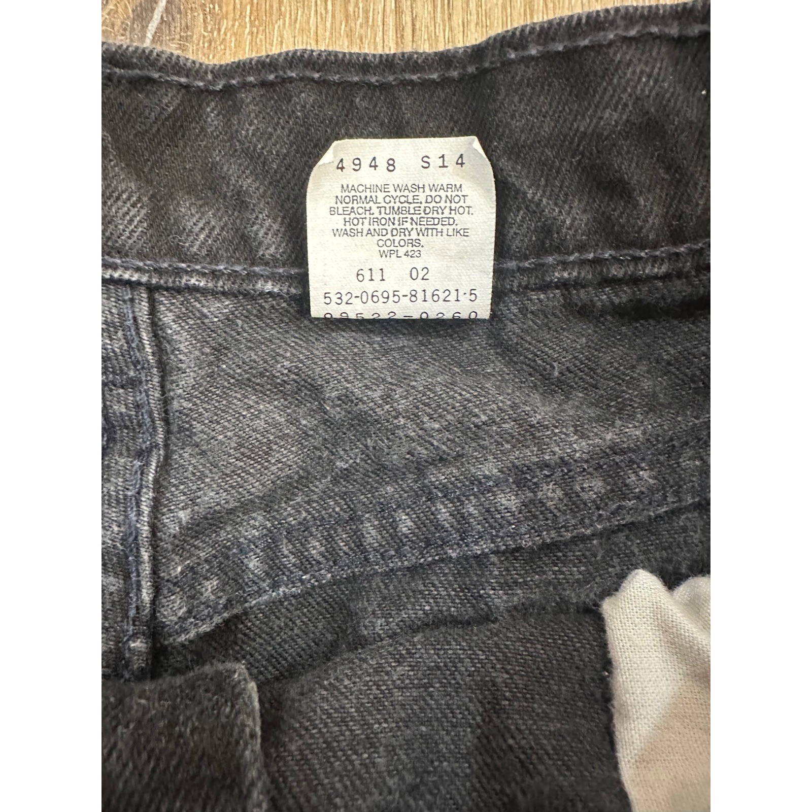 Vintage Levis 522 Black High Waisted Tapered Leg Mom Jeans Made in USA Size 16
