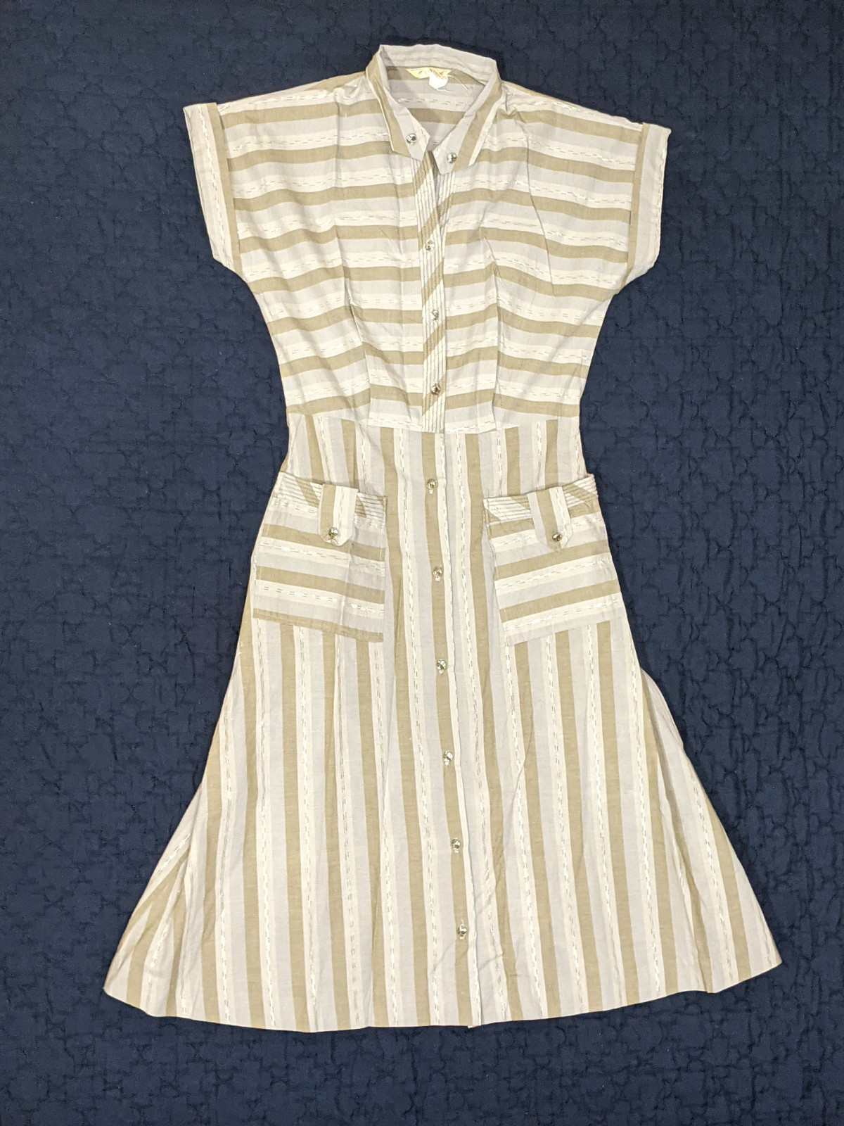 Vintage Striped Shirt dress 100% cotton Buttonfront 70s does 40s housedress
