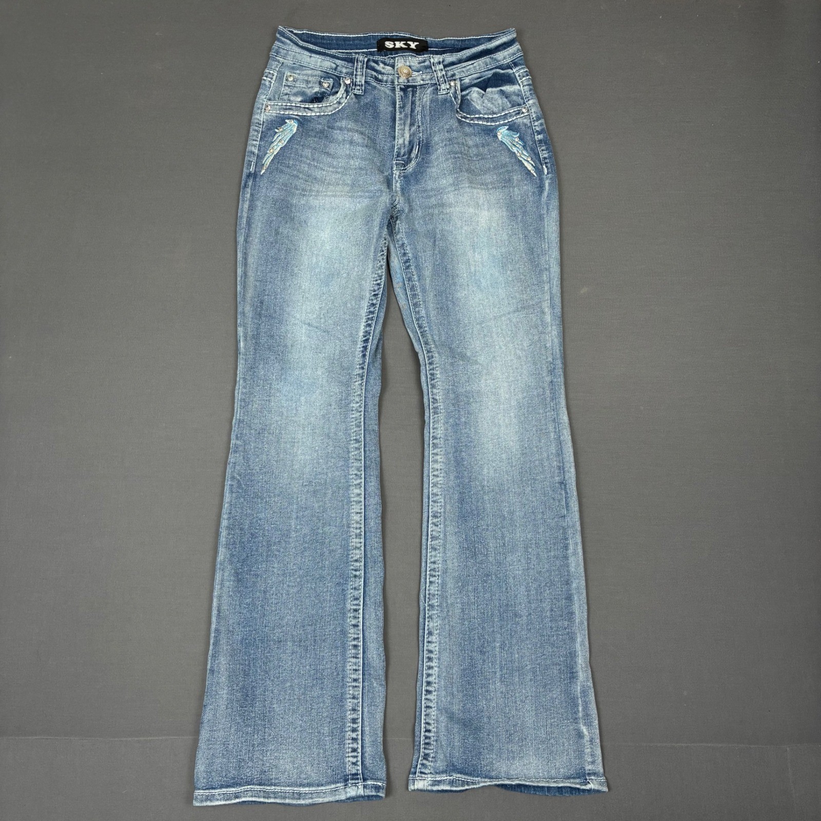 SKY Light Wash Flared Jeans Women’s Size 26×28 Heart Pockets Rhinestones