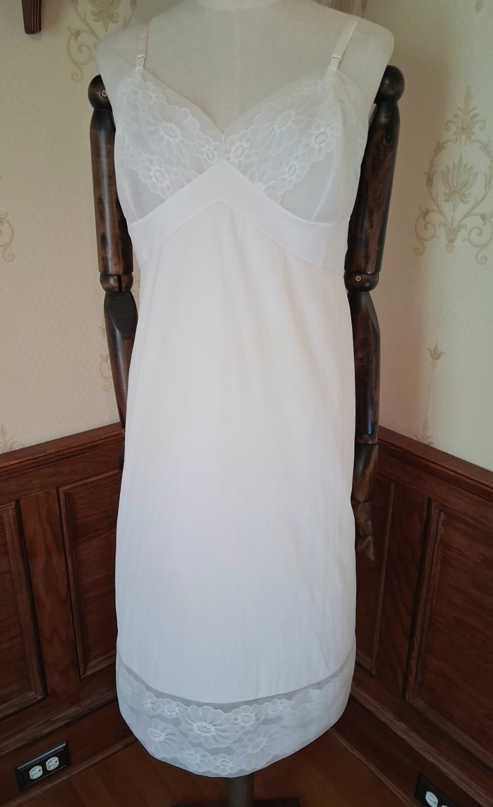Vintage 1970s Vanity Fair White Lacy Romantic Cottagecore Coquette Slip Dress