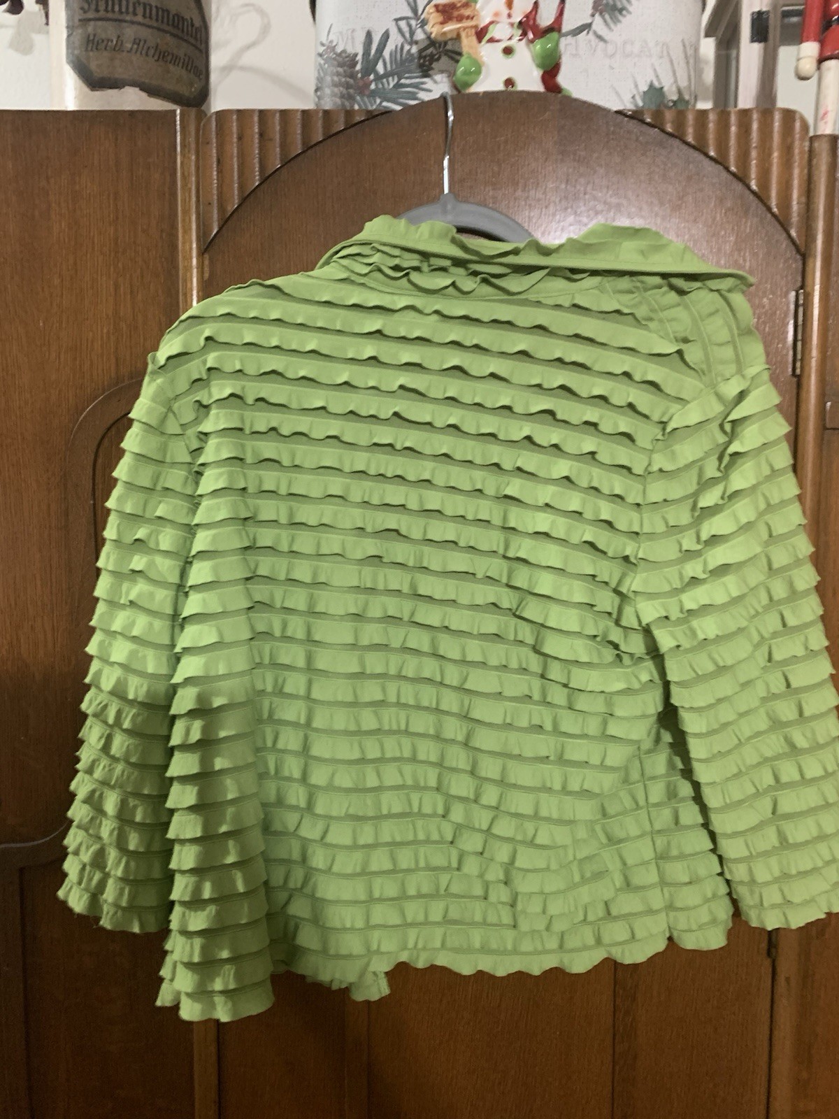 Vintage N Touch. Women’s Green Ruffle Tiered jacket. Size S. B62